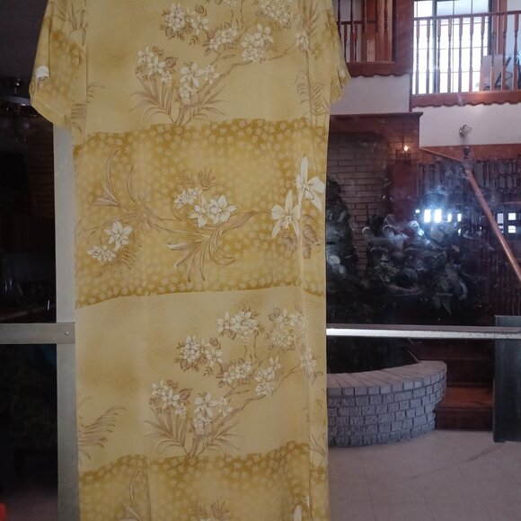 Two Twenty Dresses & Skirts - Two Twenty Vintage Maxi Dress Shift Medium Yellow Gold White Floral